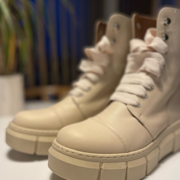 ALOHAS Can Can Boots - Sustainably Made - Picture 5 of 11